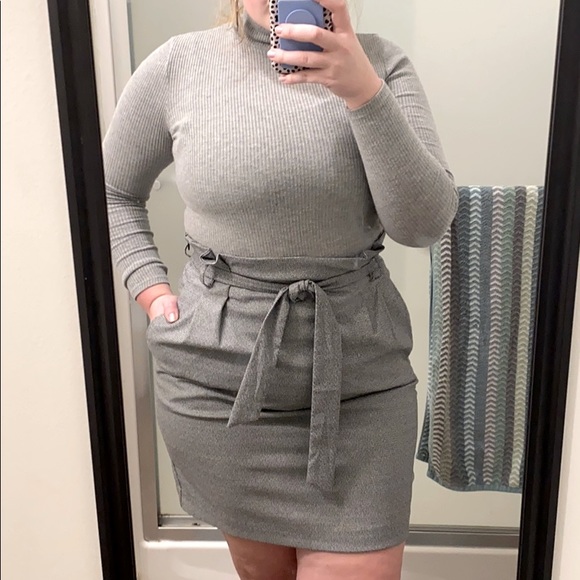 H&M Dresses & Skirts - High Waisted Paper Bag Waist Pencil Skirt